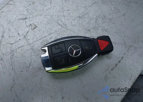 2011 Mercedes-Benz C 300 Luxury/Sport z USA, uszkodzony, nr VIN WDDGF5EB5BF636116